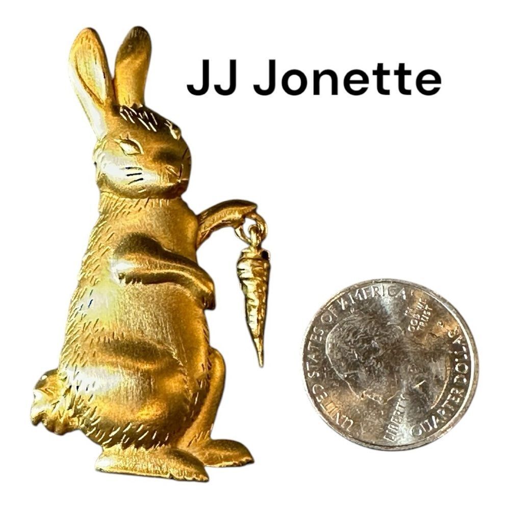 Vintage JJ Jonette Signed JJ Gold Tone Jonette brooch Bunny w Dangle Carrot